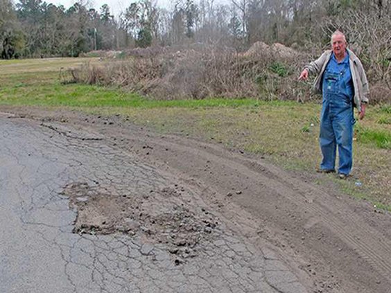 1- Pic 1 Ludowici Mayor points to damaged roads