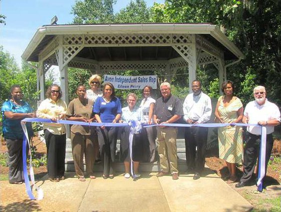 0527 Avon ribbon cutting
