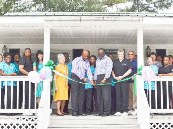 Sun 9-22--New Dr Office Opens in Ludowici