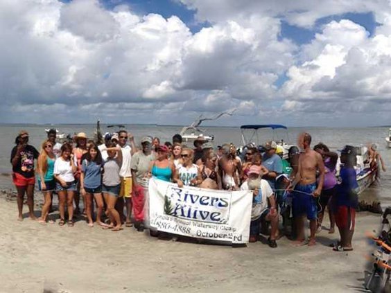 1007 Beach cleanup
